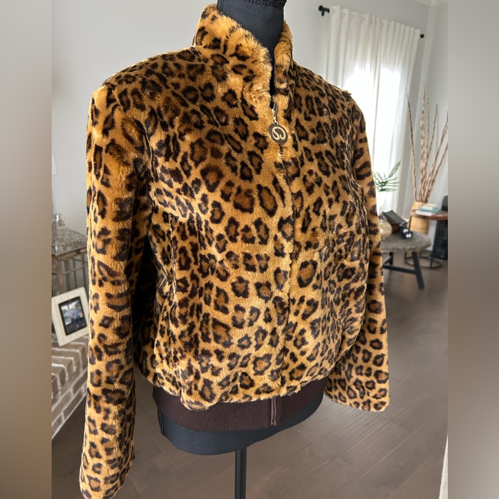 St. John Sport Faux Fur Bomber Jacket Chubby Leopard Size Small Signature Zipper - Picture 3 of 12